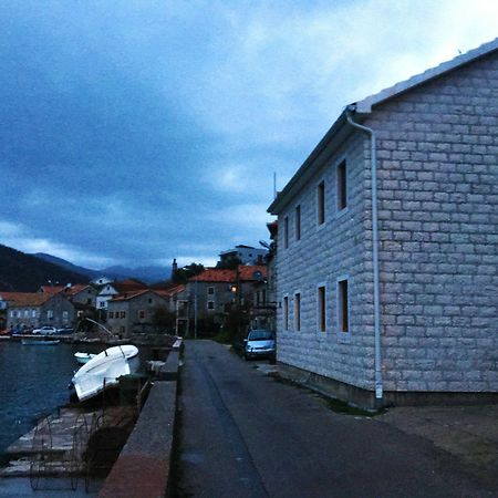 Apartments Lola Tivat Bagian luar foto