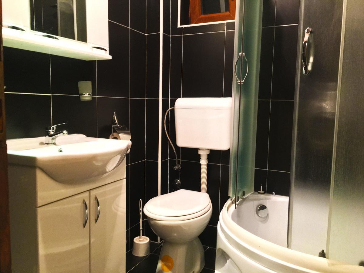 Apartments Lola Tivat Bagian luar foto