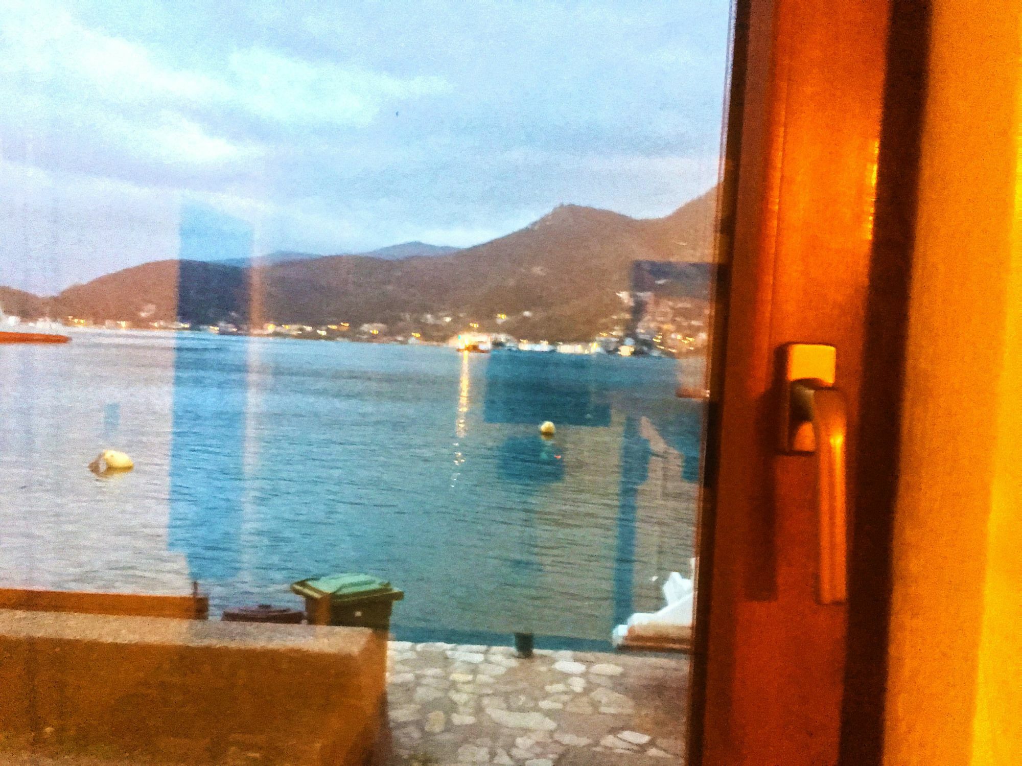 Apartments Lola Tivat Bagian luar foto