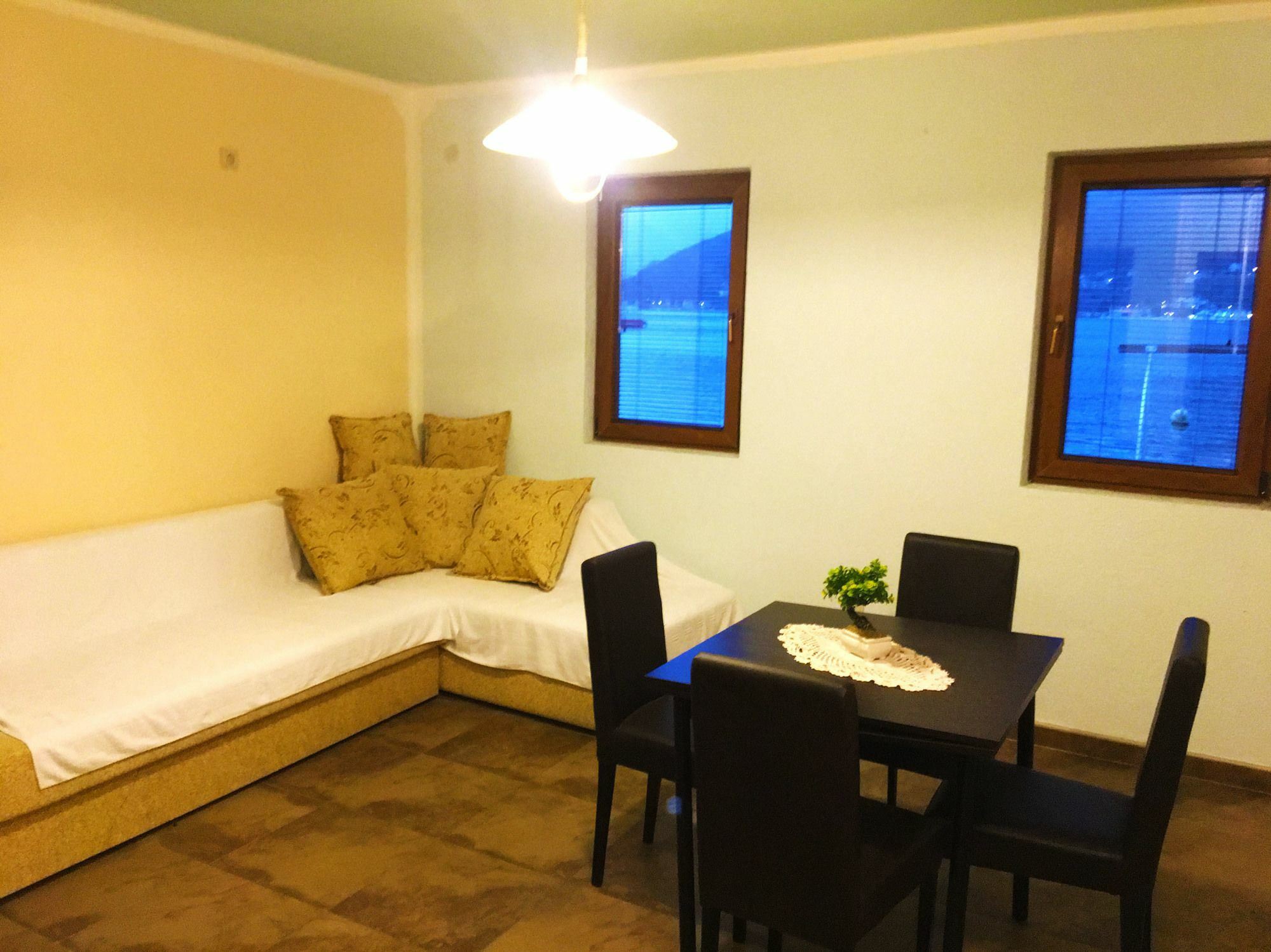 Apartments Lola Tivat Bagian luar foto